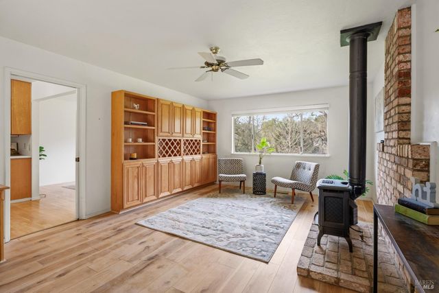 1261 Deerwood Dr, Ukiah, CA 95482