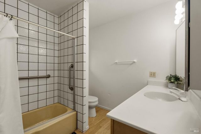 1261 Deerwood Dr, Ukiah, CA 95482