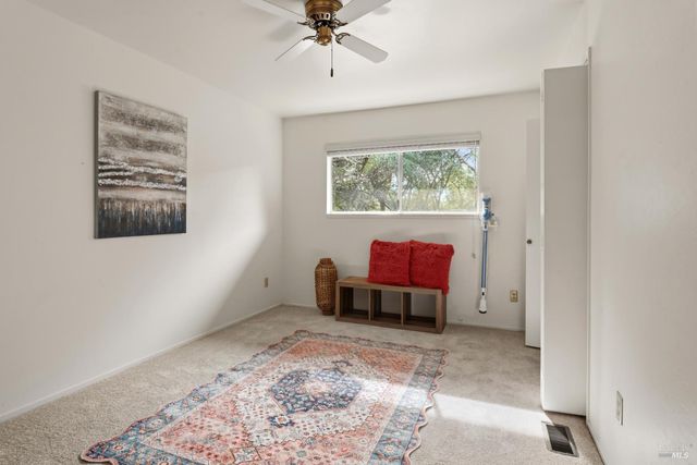 1261 Deerwood Dr, Ukiah, CA 95482