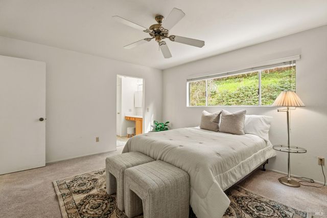 1261 Deerwood Dr, Ukiah, CA 95482