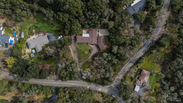 1261 Deerwood Dr, Ukiah, CA 95482