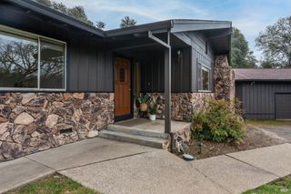 1261 Deerwood Dr, Ukiah, CA 95482
