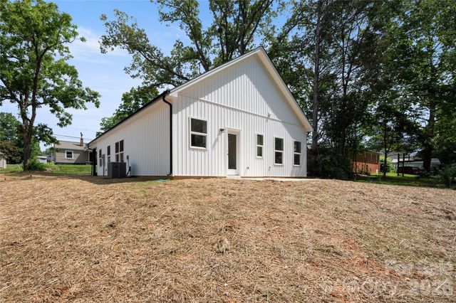 311 W Chestnut Street, Stanley, NC 28164