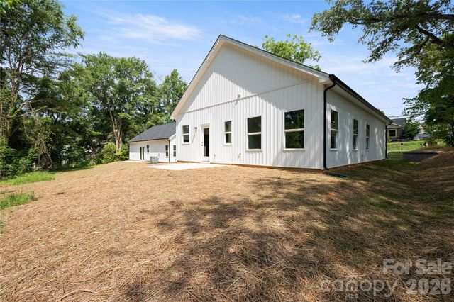 311 W Chestnut Street, Stanley, NC 28164