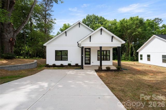 311 W Chestnut Street, Stanley, NC 28164