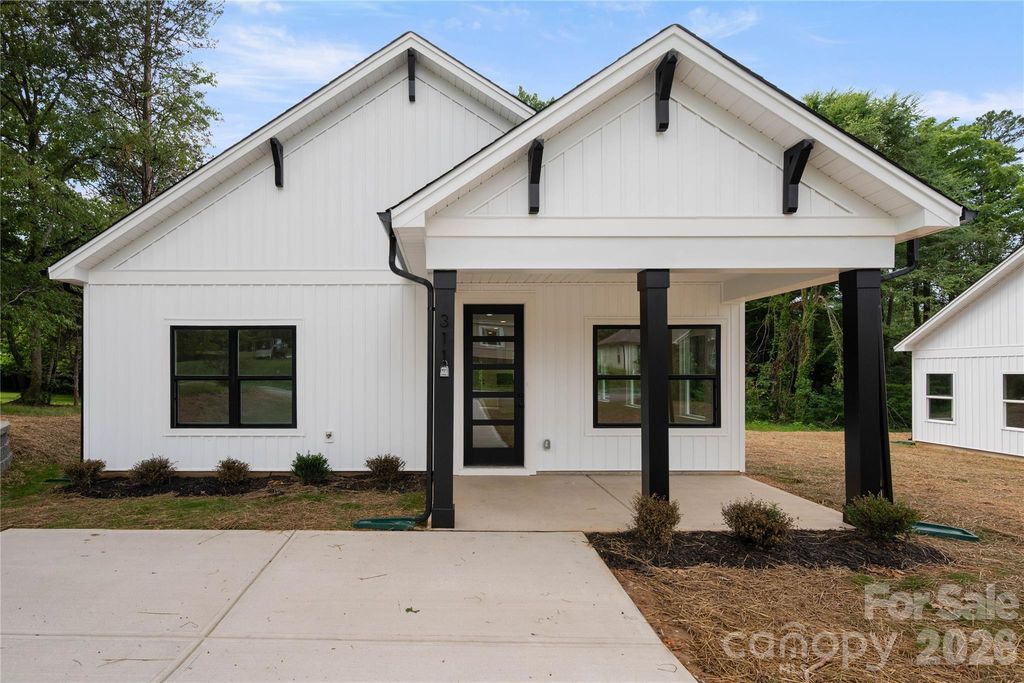 311 W Chestnut Street, Stanley, NC 28164