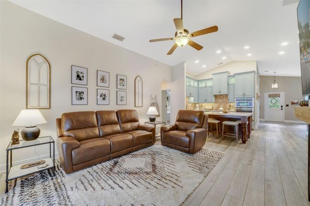 135 E 9TH STREET, Chuluota, FL 32766