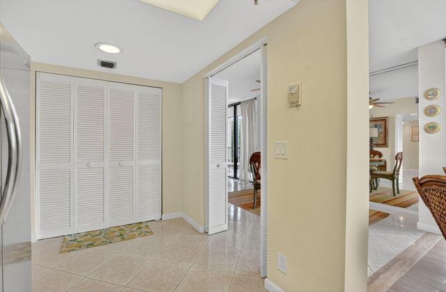 6805 Willow Wood Drive 5042, Boca Raton, FL 33434