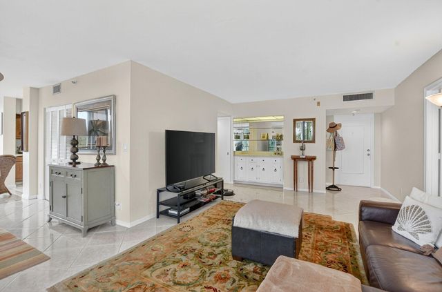 6805 Willow Wood Drive 5042, Boca Raton, FL 33434