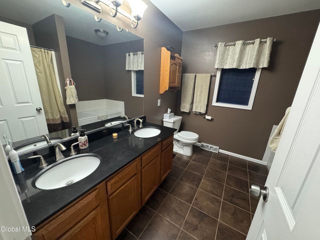 3 Buttercup Court, Waterford, NY 12188