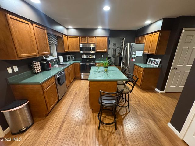 3 Buttercup Court, Waterford, NY 12188