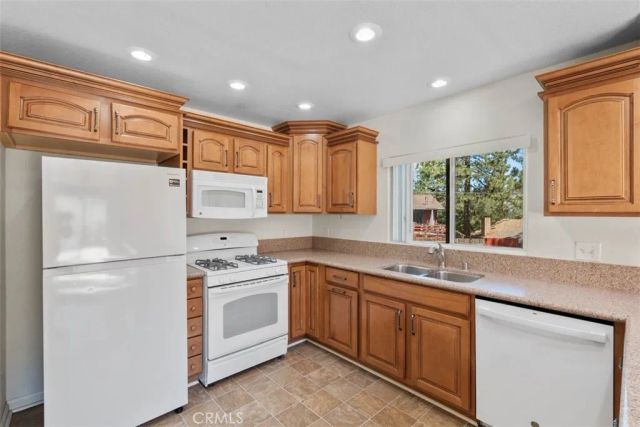 5438 Desert View, Wrightwood, CA 92397