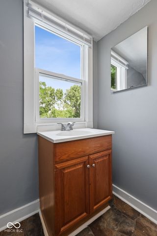 225 S 2nd Avenue, Beech Grove, IN 46107