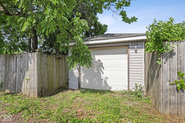 225 S 2nd Avenue, Beech Grove, IN 46107