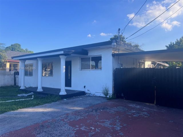 3090 NW 29th St B, Miami, FL 33142