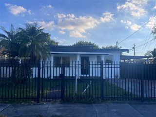 3090 NW 29th St B, Miami, FL 33142