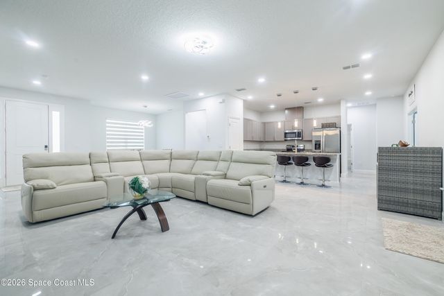 457 Tillman Avenue SW, Palm Bay, FL 32908