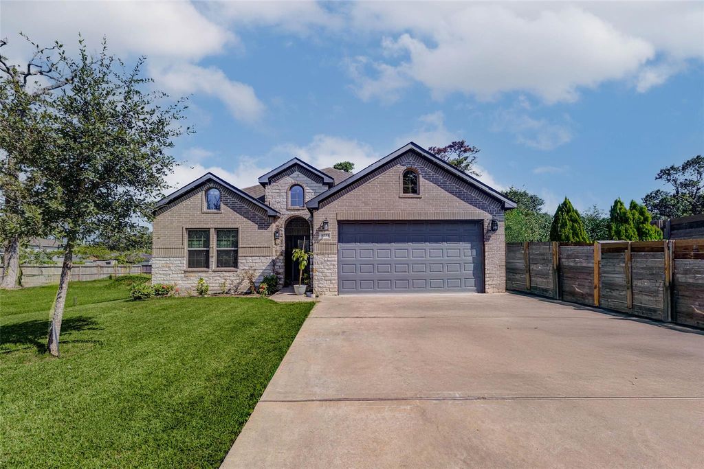 9233 Kentshire Drive, Houston, TX 77078