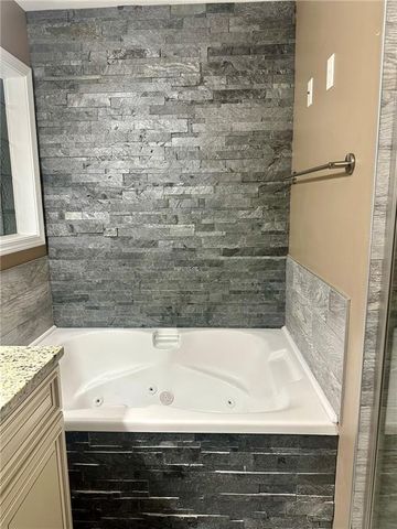 229 SE 141 st Road, Warrensburg, MO 64093