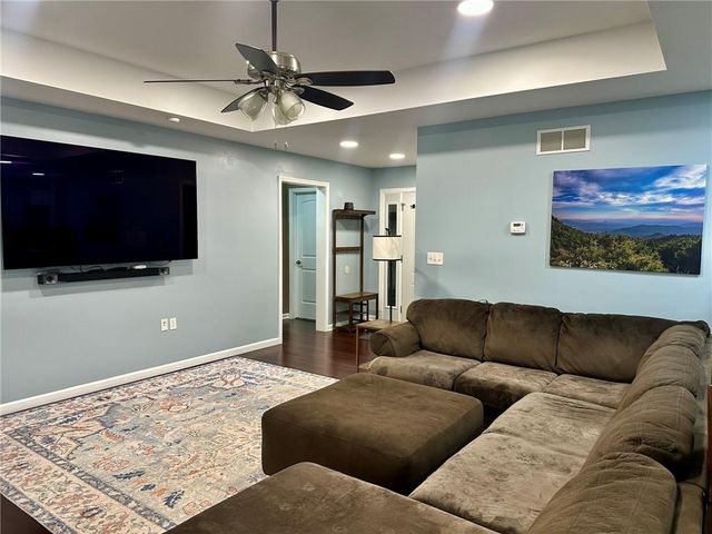 229 SE 141 st Road, Warrensburg, MO 64093