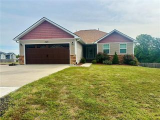229 SE 141 st Road, Warrensburg, MO 64093
