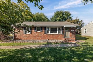 196 W Airline Drive, East Alton, IL 62024