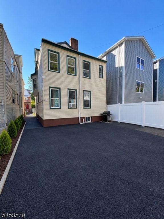 196 Amherst St, East Orange City, NJ 07018 — photo 2