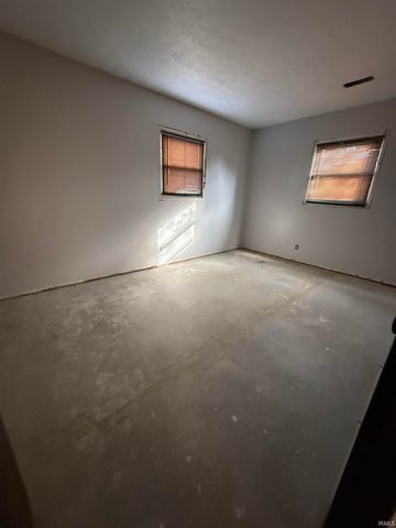 1418 W Clover Street, Jasper, IN 47546