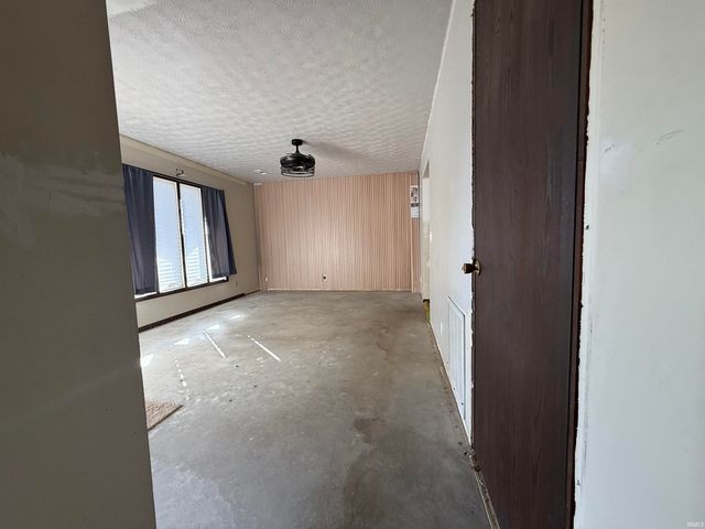 1418 W Clover Street, Jasper, IN 47546