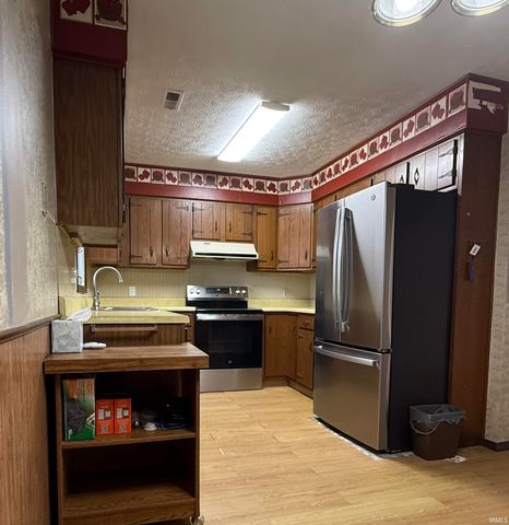 1418 W Clover Street, Jasper, IN 47546