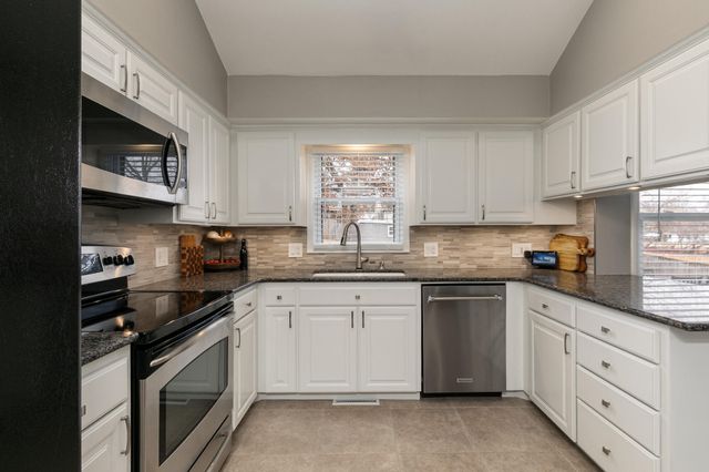 2555 W Sexton Drive, Springfield, MO 65810