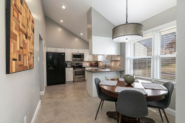 2555 W Sexton Drive, Springfield, MO 65810