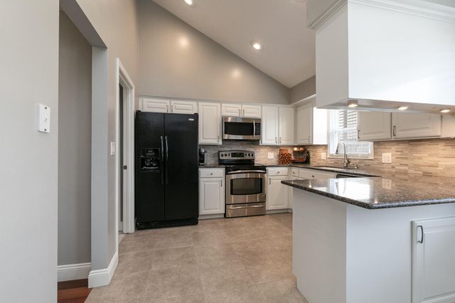 2555 W Sexton Drive, Springfield, MO 65810