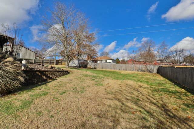 2555 W Sexton Drive, Springfield, MO 65810