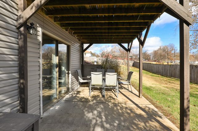 2555 W Sexton Drive, Springfield, MO 65810