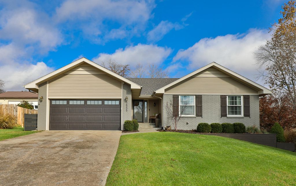 2555 W Sexton Drive, Springfield, MO 65810