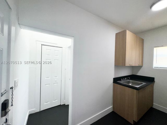1631 NW 3 St 5, Miami, FL 33125