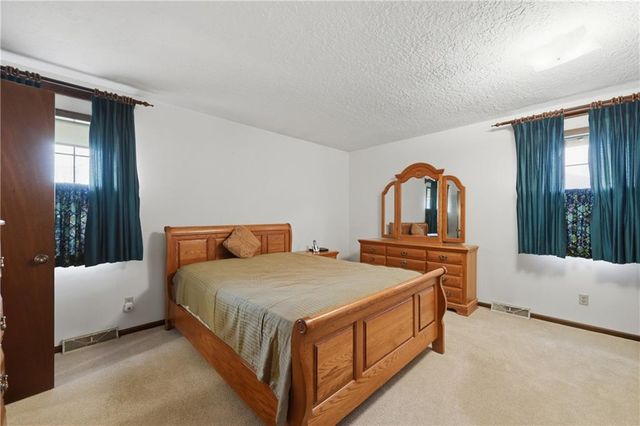 908 NW 10th Street, Blue Springs, MO 64015