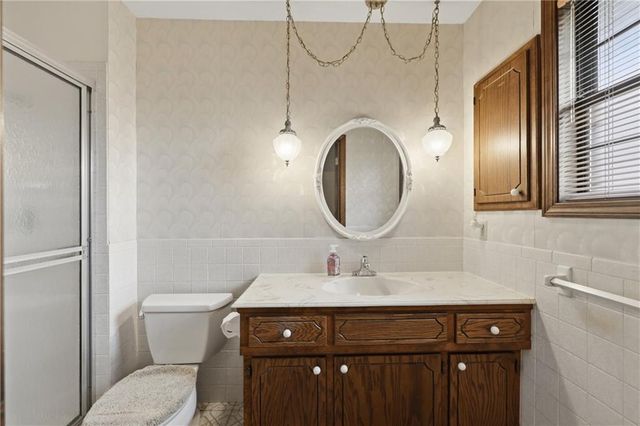 908 NW 10th Street, Blue Springs, MO 64015