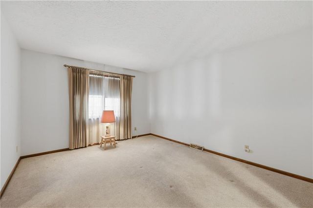 908 NW 10th Street, Blue Springs, MO 64015