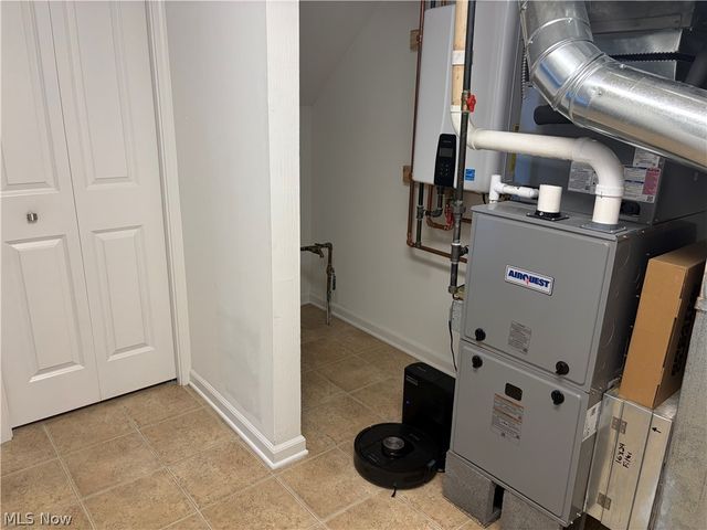 30056 Euclid Avenue 7, Wickliffe, OH 44092