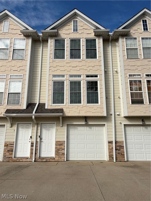 30056 Euclid Avenue 7, Wickliffe, OH 44092