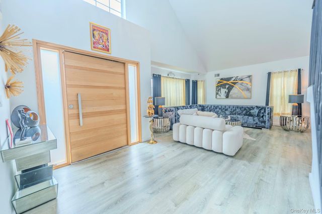 1 Holly Court, Miller Place, NY 11764