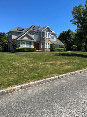 1 Holly Court, Miller Place, NY 11764