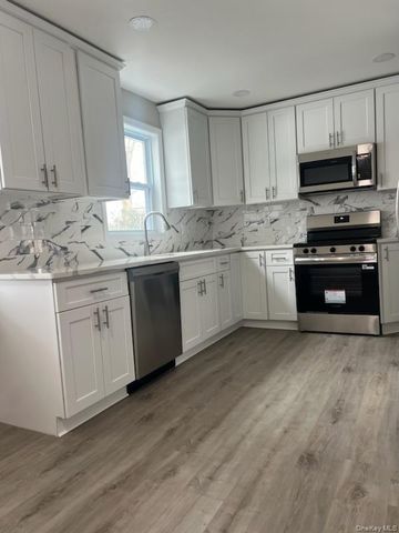 118 Patchogue-Yaphank Road, East Patchogue, NY 11772