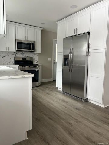 118 Patchogue-Yaphank Road, East Patchogue, NY 11772