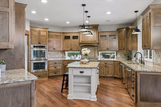 15710 52nd Avenue N, Plymouth, MN 55446