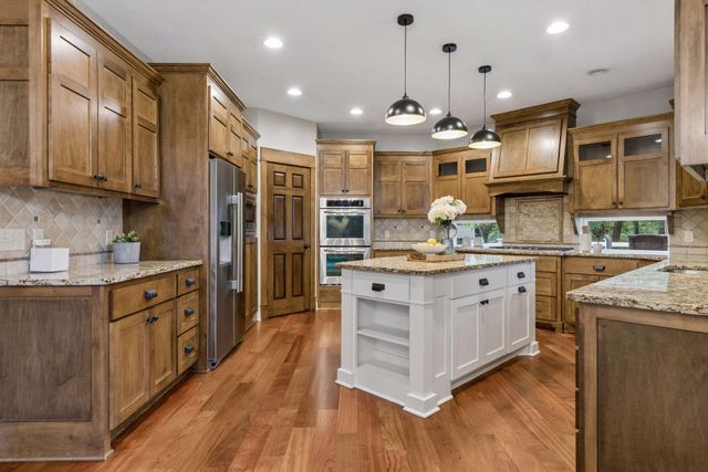 15710 52nd Avenue N, Plymouth, MN 55446