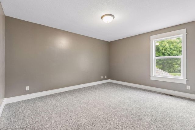 15710 52nd Avenue N, Plymouth, MN 55446