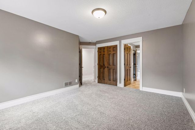 15710 52nd Avenue N, Plymouth, MN 55446